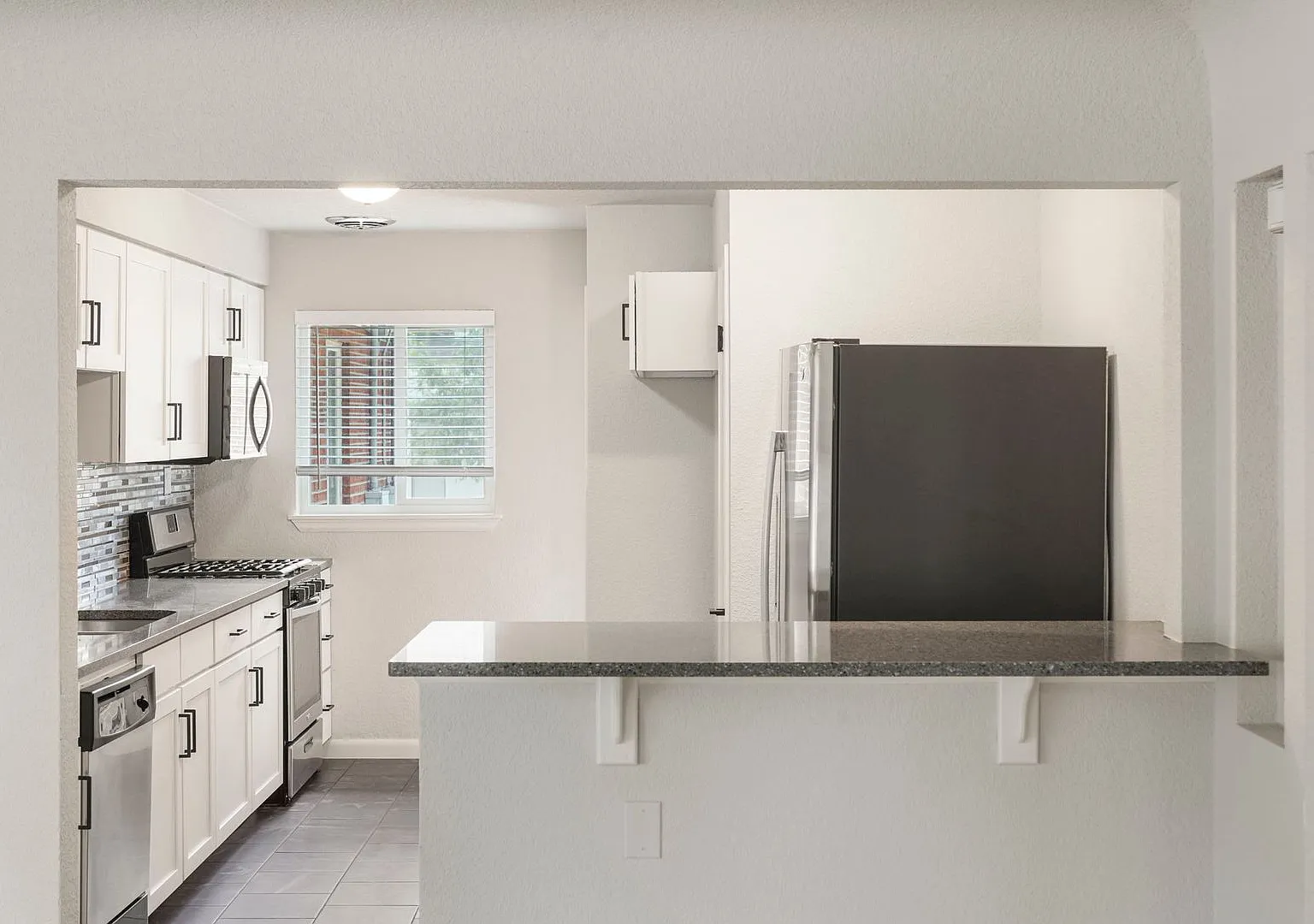 Recently Updated 4-Bedroom Near DU Utilities Included + Garage Available — Photo 3