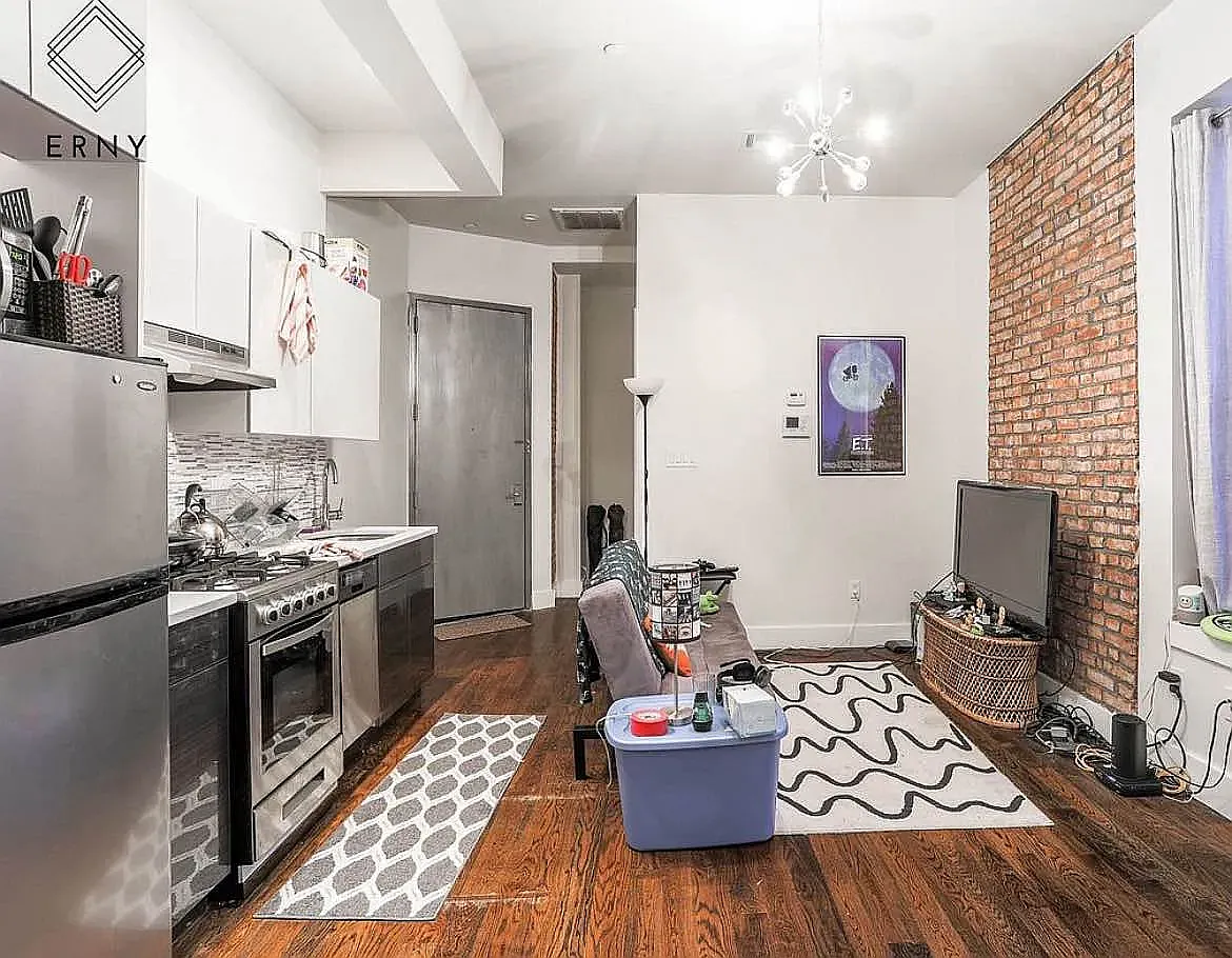Building Photo - 11 Maple St #D4