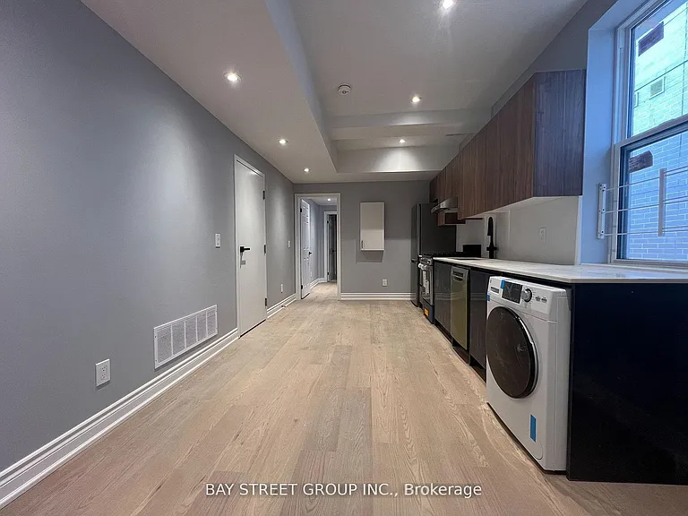 2386 Lake Shore Blvd W #203 — Photo 2