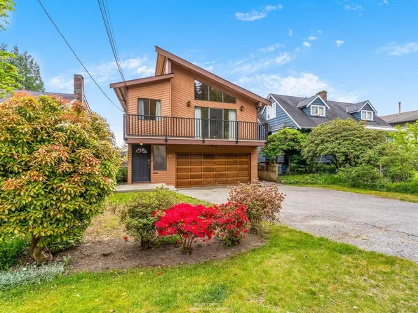 859 E 17th St, North Vancouver, BC V7L 2X2