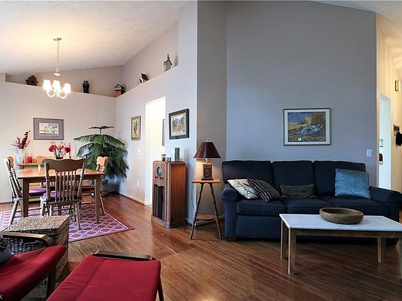 5th image of 52 Orchard St