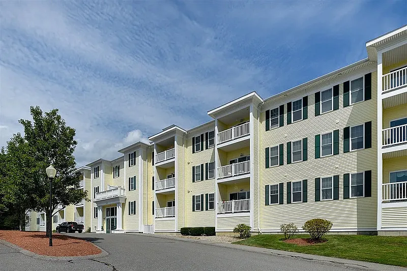 1 bed, 1.0 bath, 913 sqft, $1,770 — Photo 1