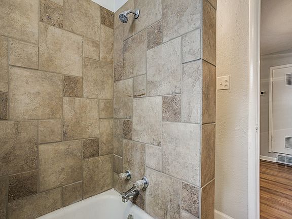 4th image of 3205 Olive Pl