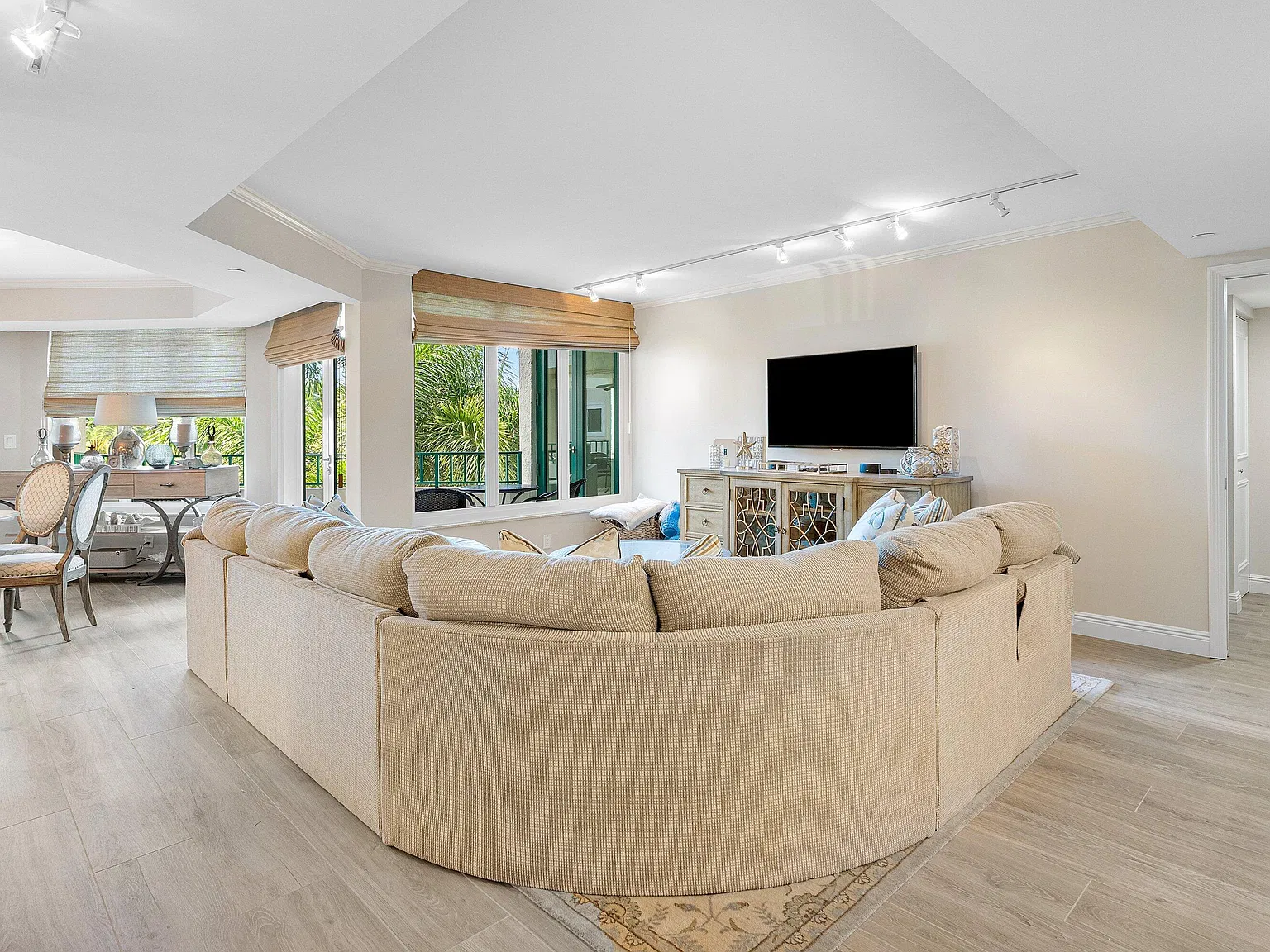 2 bed, 2.0 bath, 1630 sqft, $9,000 — Photo 2