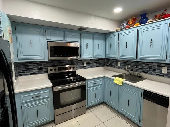 7041 Environ Blvd APT 127, Lauderhill, FL 33319