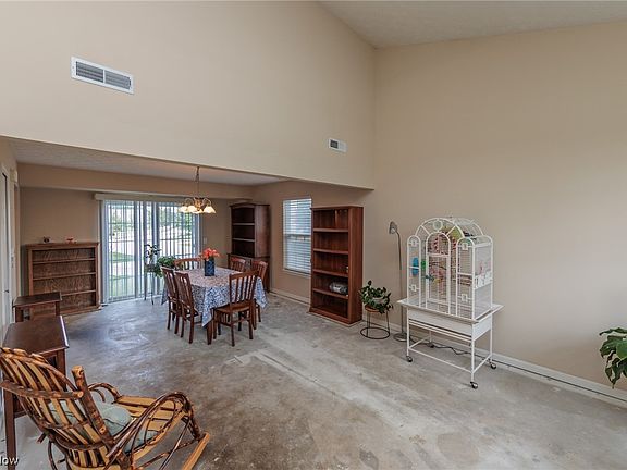 3rd image of 1249 Oakbourne Cir