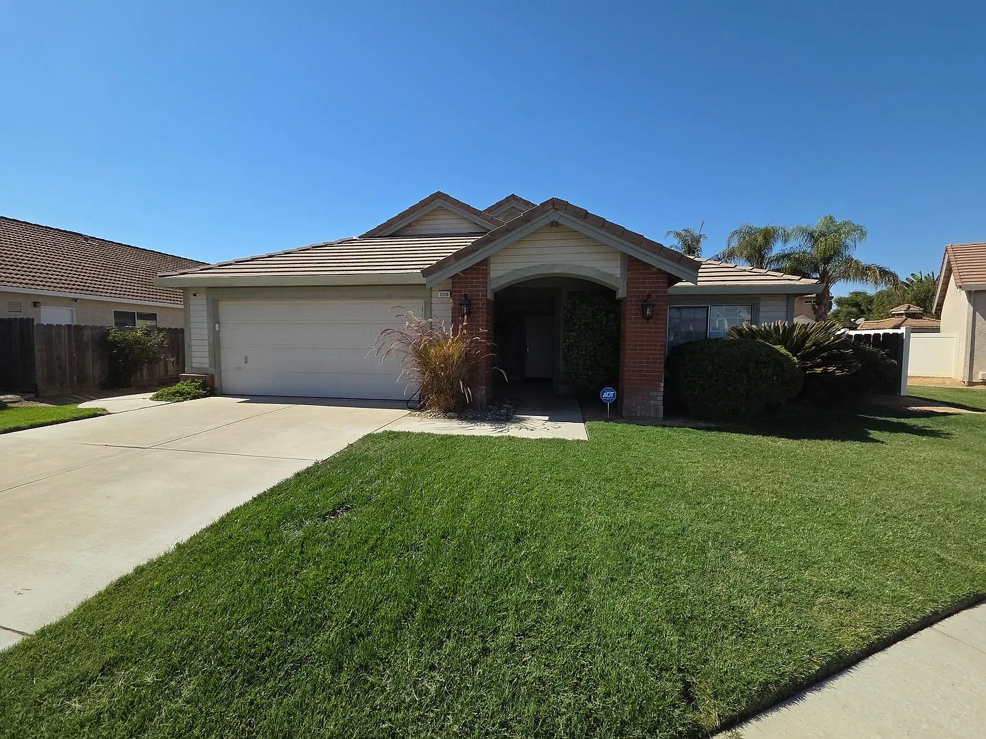 Move in Ready 3 Bedroom Home — Photo 1