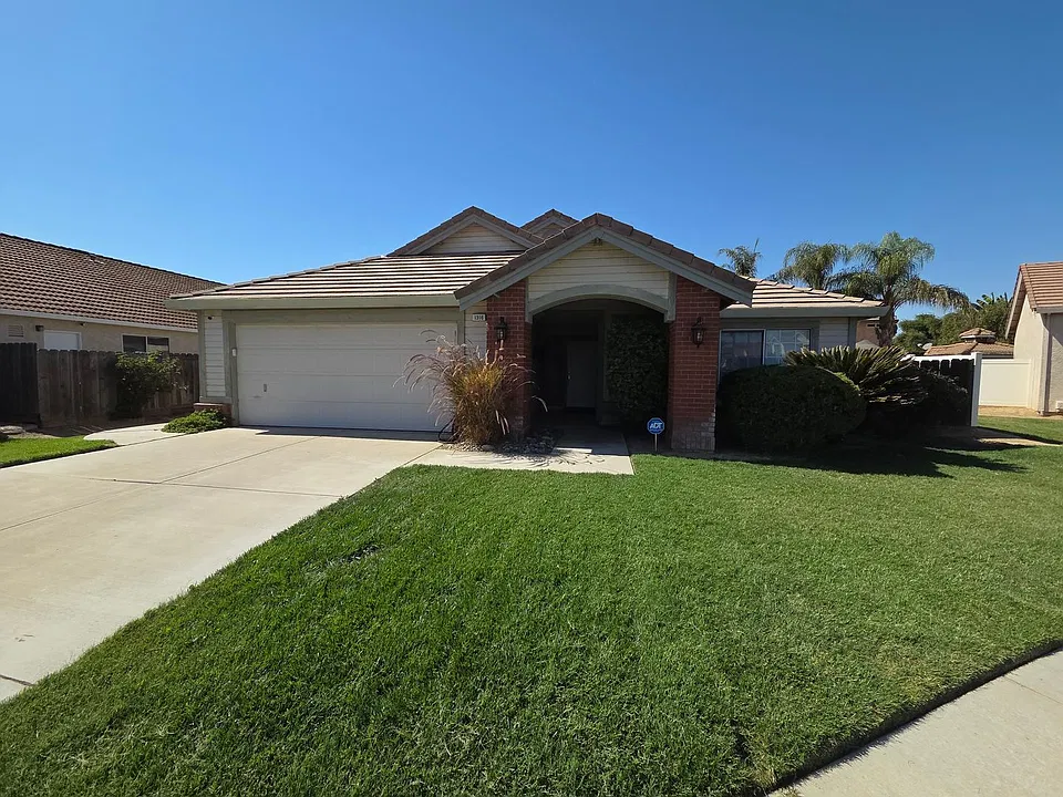 1316 Green Teal Way