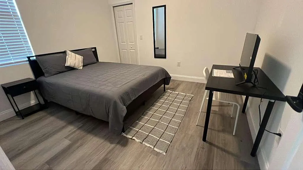 4 bed, 2.5 bath, 2000 sqft, $754 — Photo 1