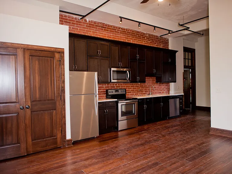 501 W Central St — Photo 18