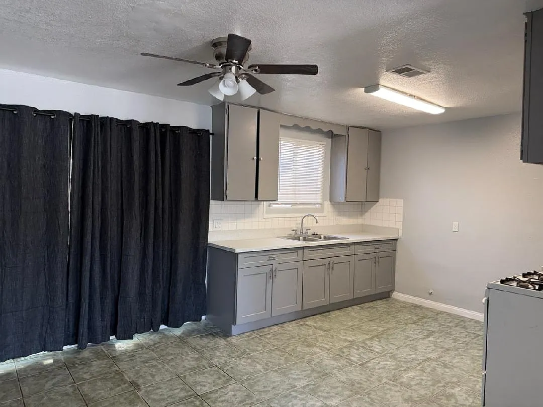 Kitchen - 14792 Newland St