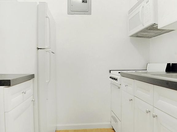 4th image of 320 E 58th St APT 4J