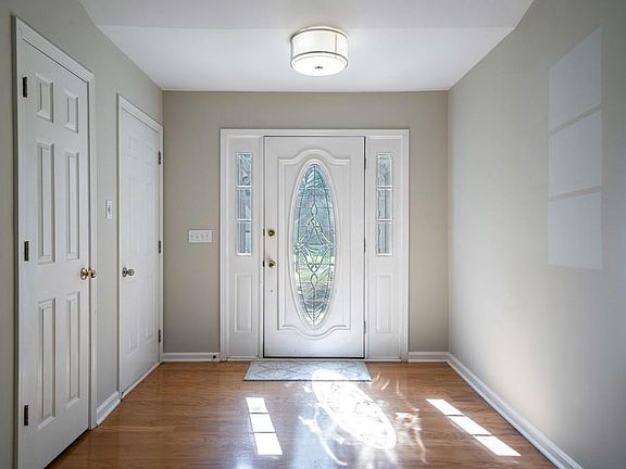 4th image of 560 Olde Lauren Ct