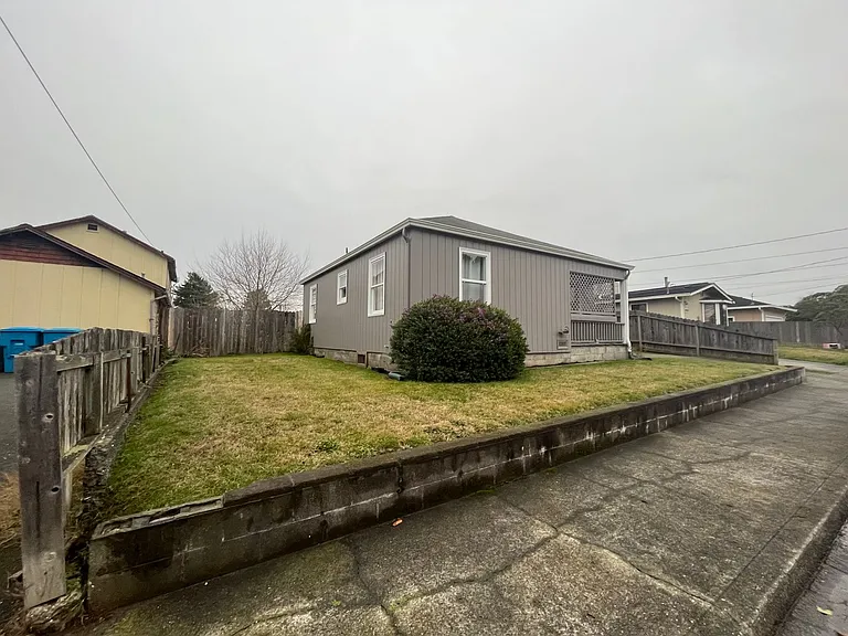 4055 Williams St — Photo 10