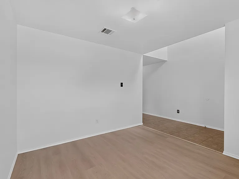 2123 Meadow View Dr — Photo 6