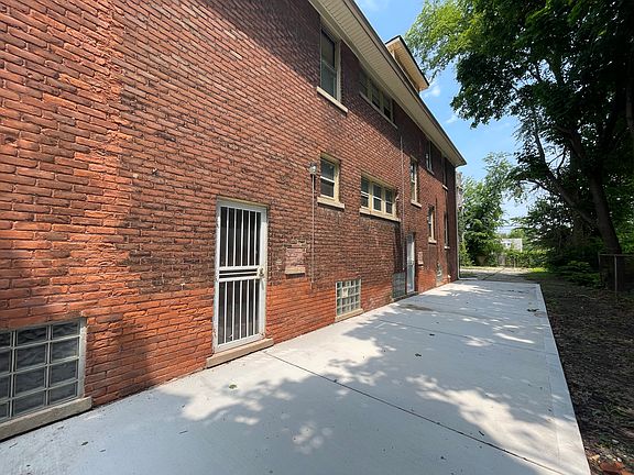 4th image of 4708 Lakewood St #2