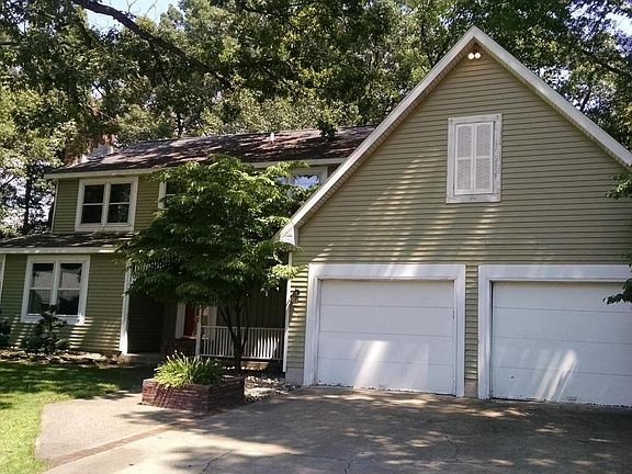 4th image of 1016 Greenbriar Dr