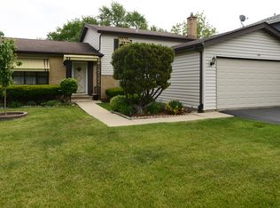 643 N Willow Rd, Elmhurst, IL 60126