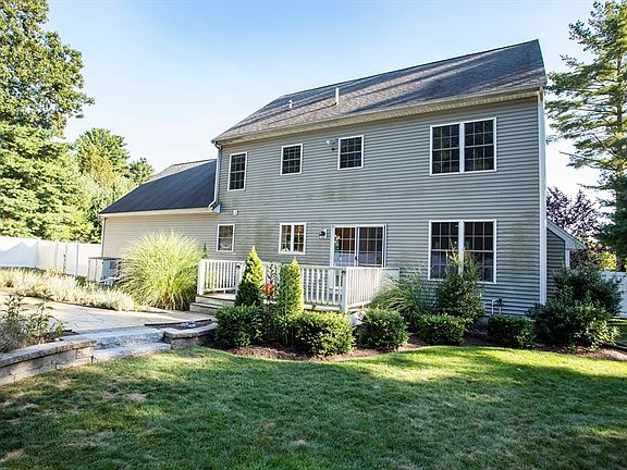 5th image of 11 Bourne Dr