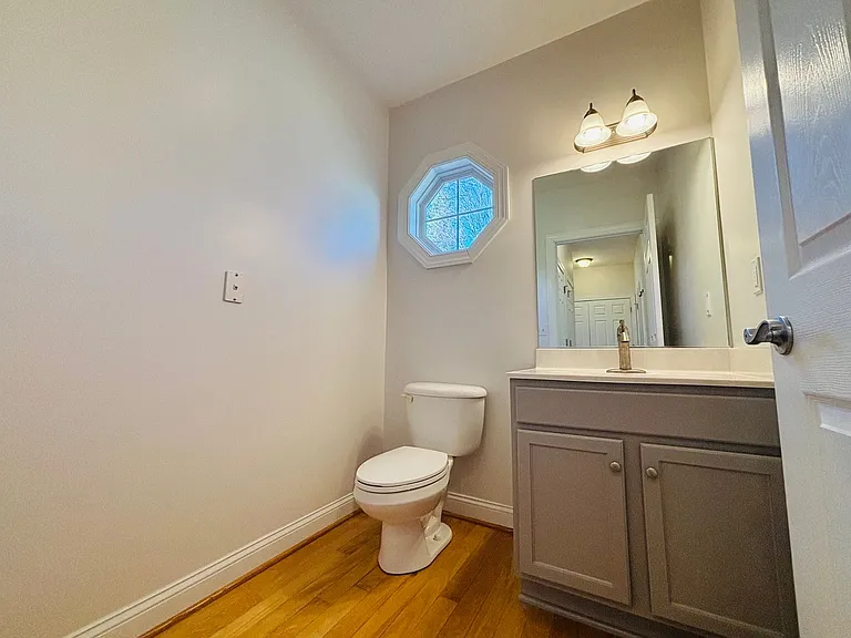 200 Meadow Dr — Photo 8