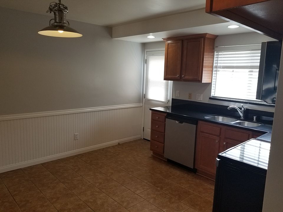 Kitchen with the backdoor.