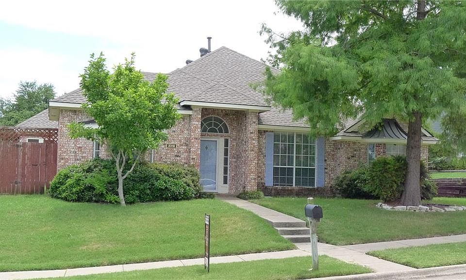 1st image of 2318 Woodglen Dr
