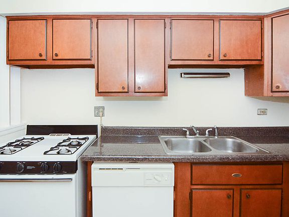 3rd image of 660 W Wrightwood Ave #401