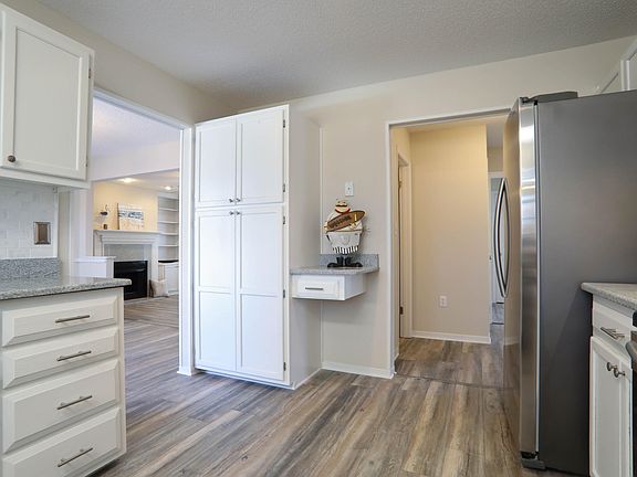 5th image of 520 Garden Oaks Cv