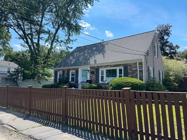 85 Westmoor Rd, West Roxbury, MA 02132