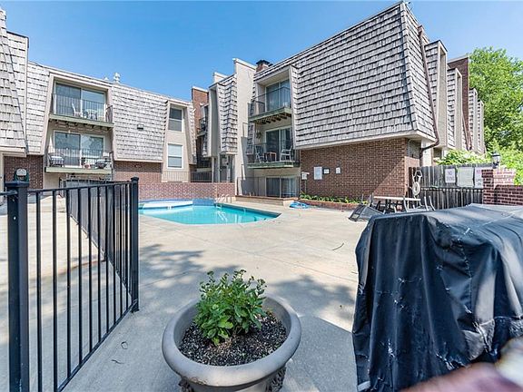 4th image of 3602 Gillham Rd #4