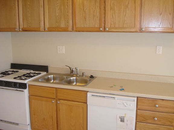 4th image of 1003 Roanoke Ave