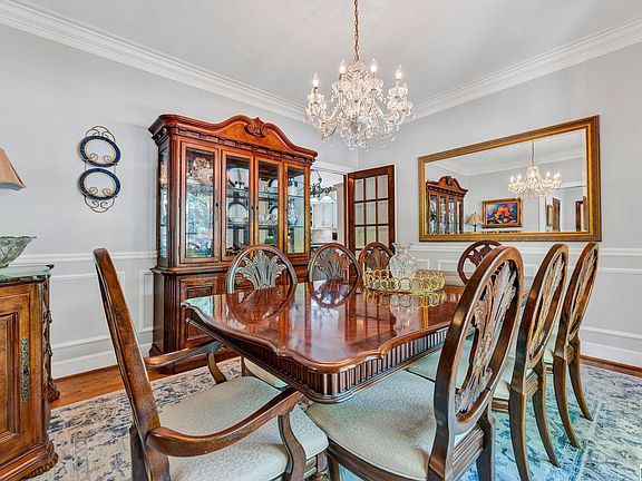 5th image of 3005 Lenox Cir