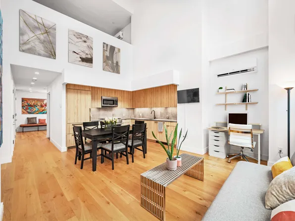 42-02 Crescent Street image 3 of 19