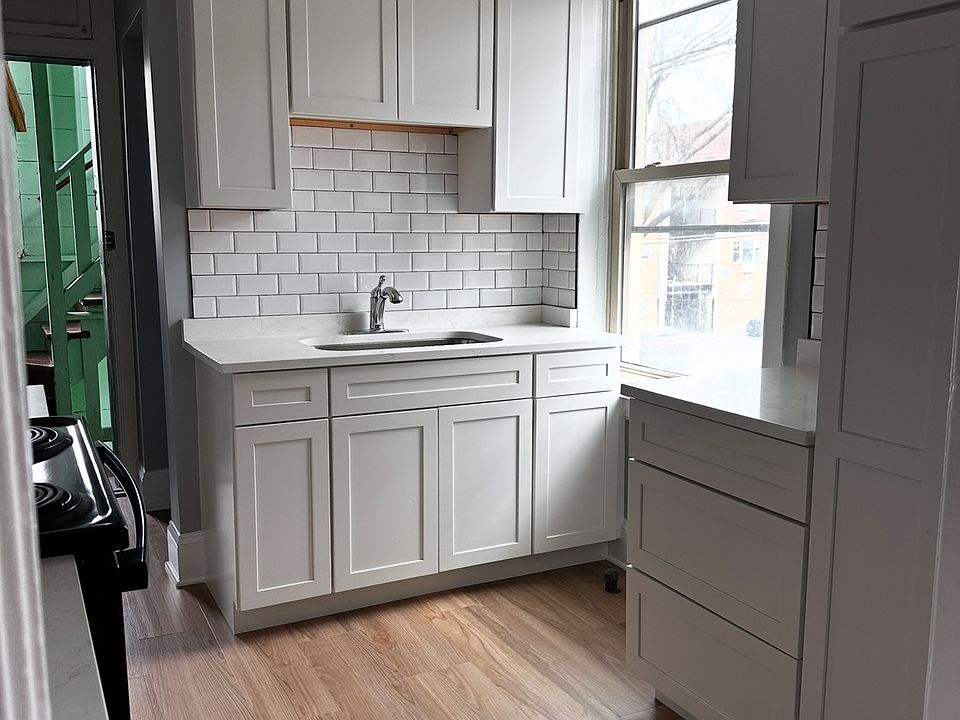 1st image of 4101 N Mozart St #1