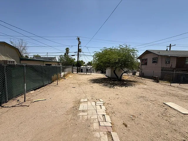 481 S 2nd Ave — Photo 16