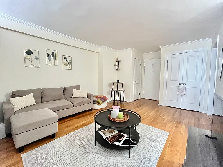 333 E 34th St #14H — Photo 3