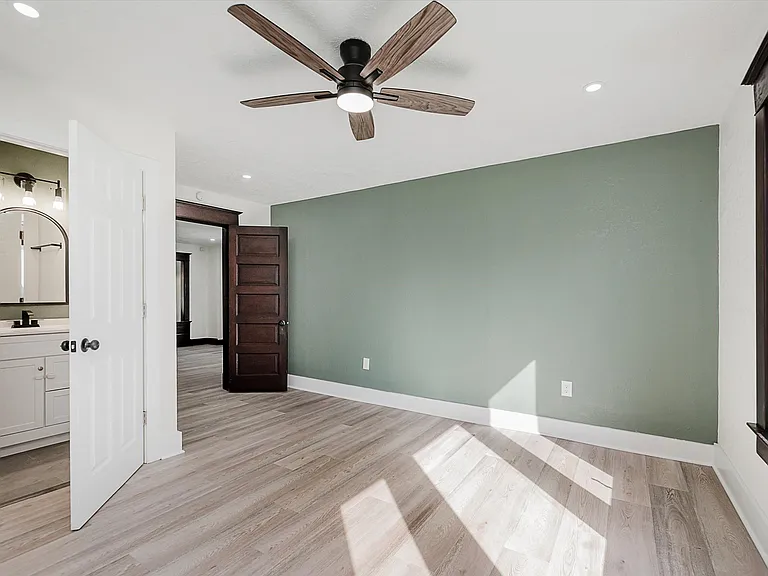 1422 Olive St — Photo 5