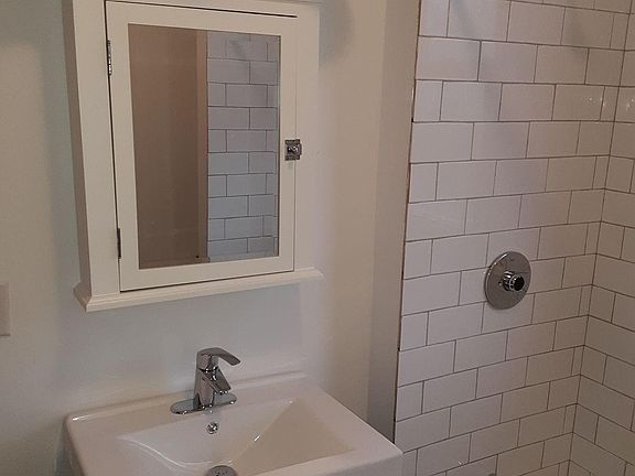 5th image of 5035 W Gunnison St #2