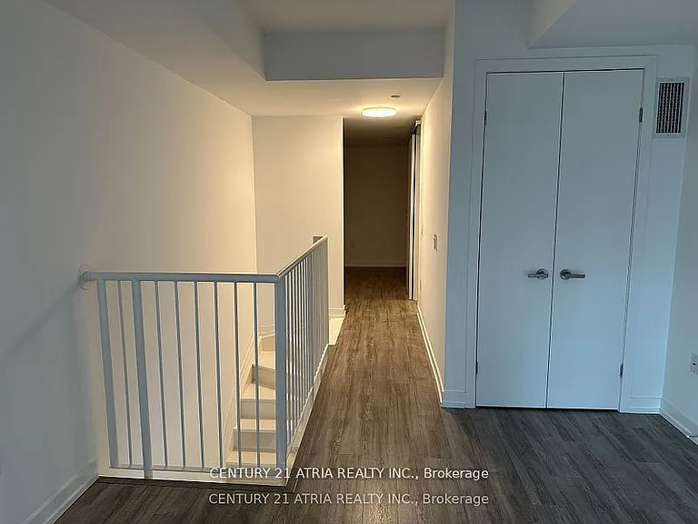 77 Shuter St #725 — Photo 24