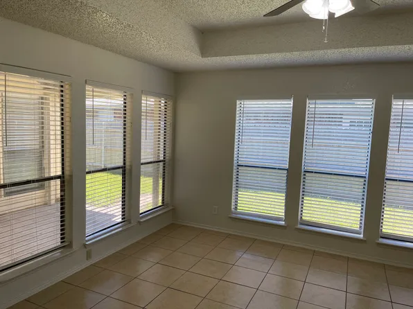 6324 Holiday Ln, North Richland Hills, TX 76182