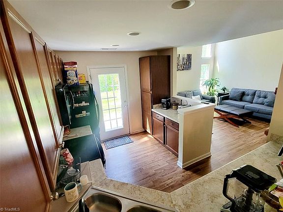 4th image of 517 Song Sparrow Ln