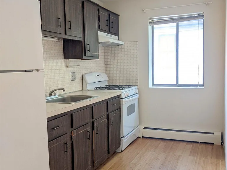 12 Cameron Ave #6 — Photo 6