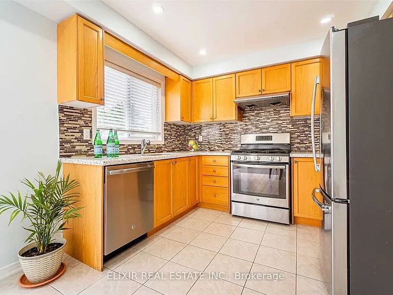 29 Timbertop Cres #UPPER LEVEL — Photo 15