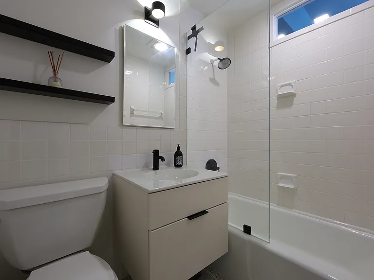 9 Barrow St #6L — Photo 7