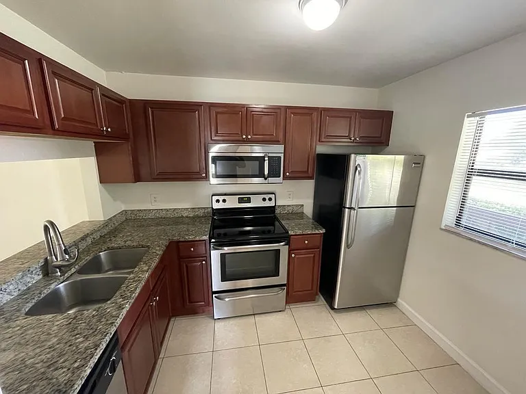 6844 Palmetto Cir S #201 — Photo 5