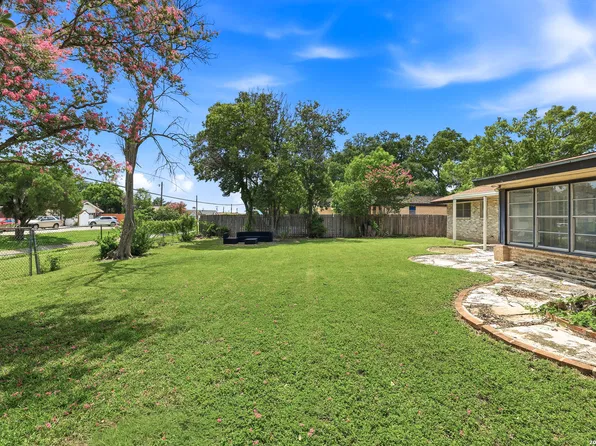 418 CRESTWIND DR, Windcrest, TX 78239