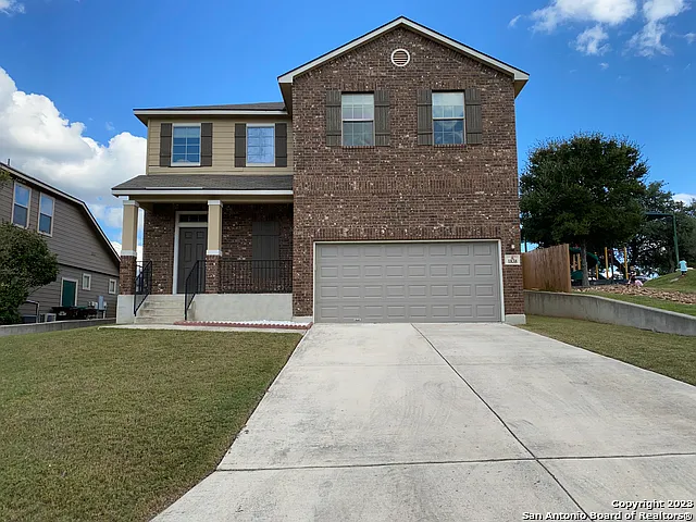 3 bed, 2.5 bath, 2005 sqft, $1,900 — Photo 2
