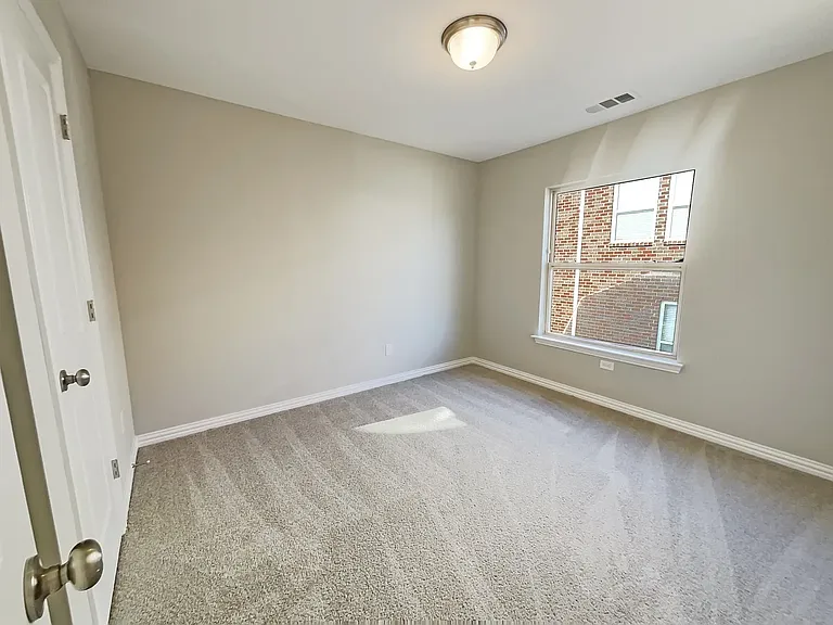401 Blackthorn Ln — Photo 13