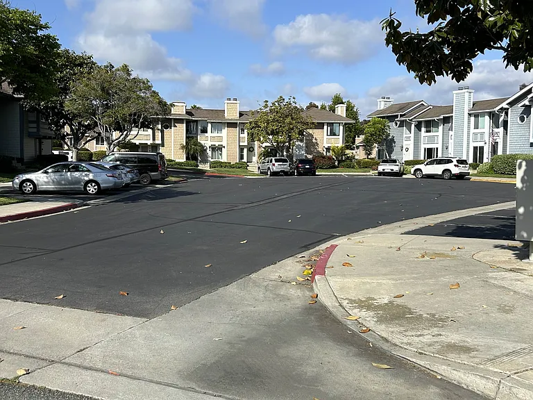 866 Hollyhock Ct — Photo 32
