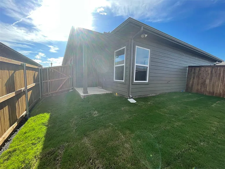 2829 Peony Dr — Photo 13